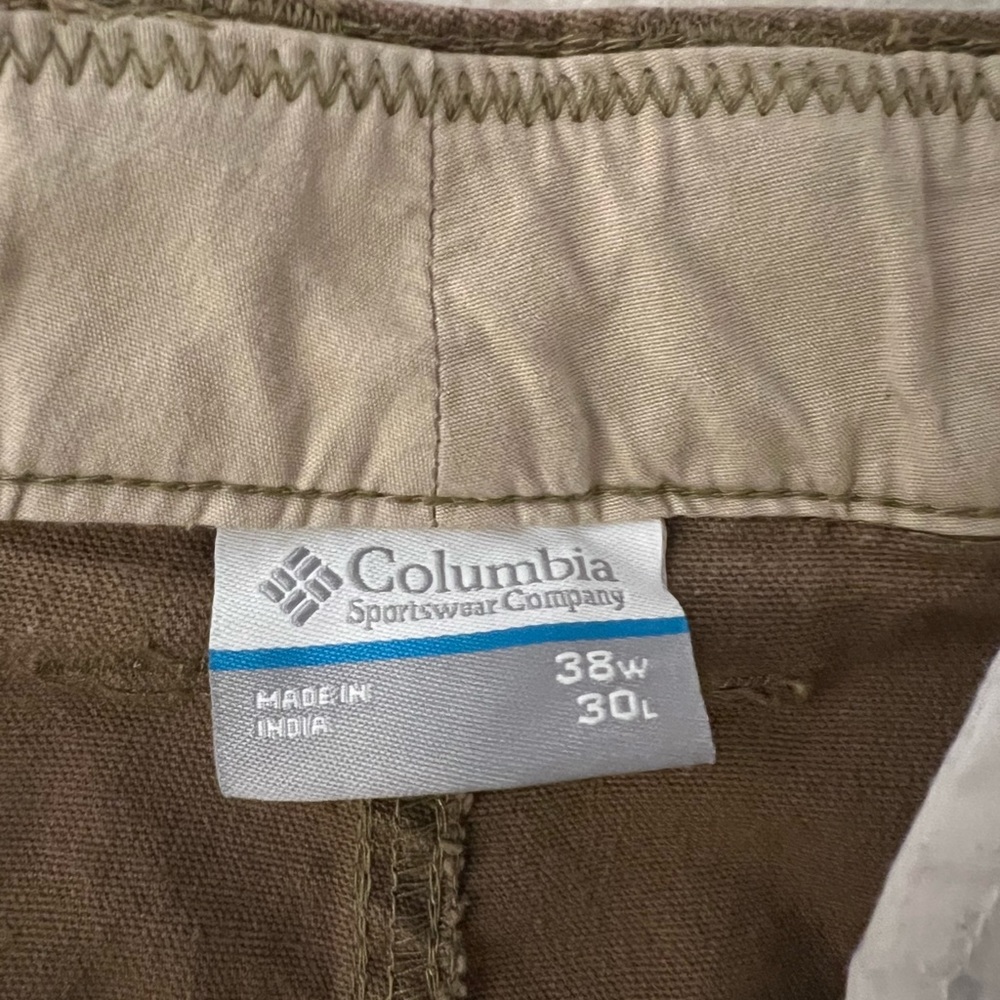 Columbia mens slacks. 38 waist by 30 length. Tan/ beige. 6 pockets - Picture 7 of 9